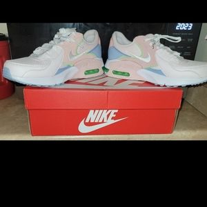 Women's Nike Air Max Excee Shoes Size 7.5